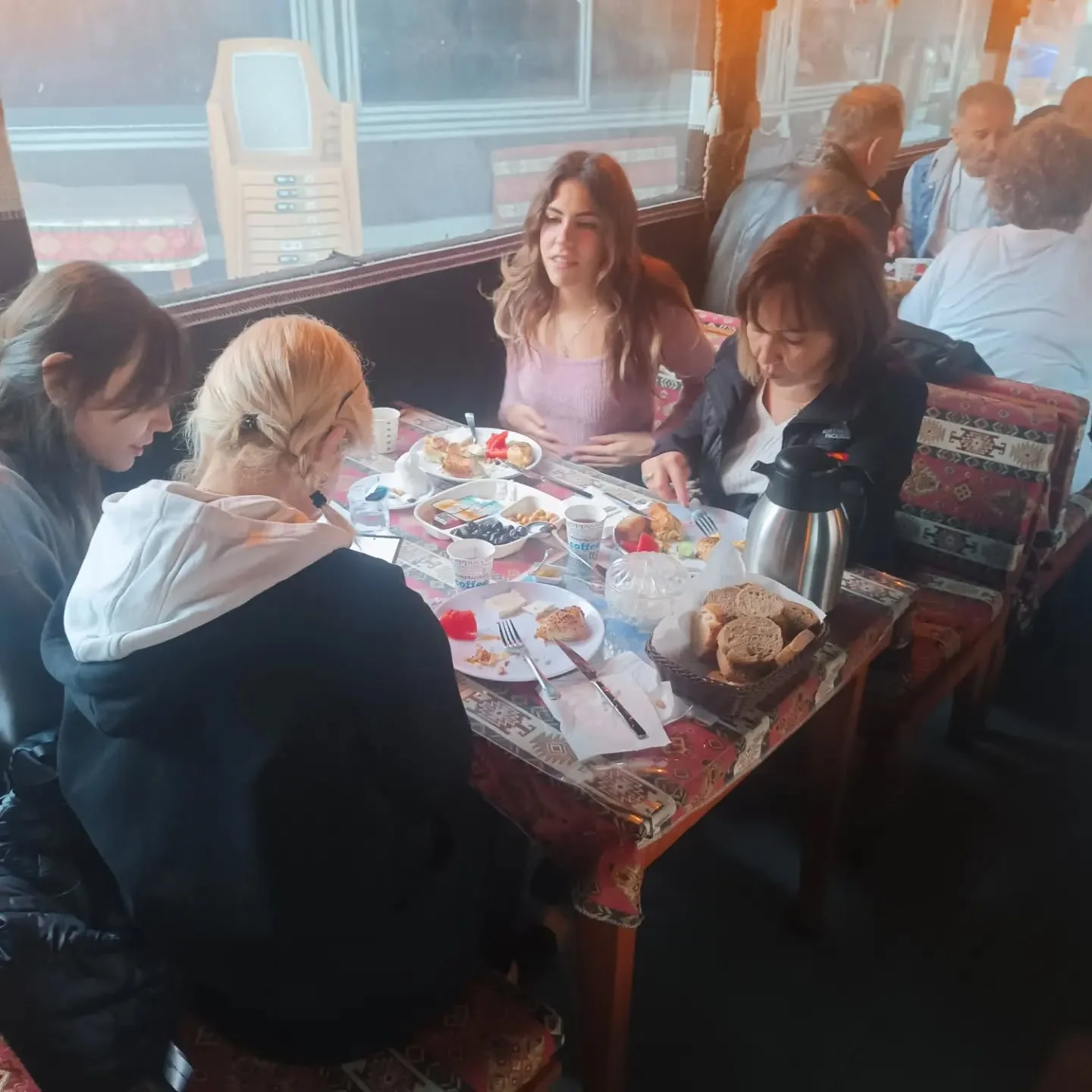 Bugün OBA Müzemizin ziyaretçileri Bornova Suphi Koyuncuoğlu lisesi Mezunlar derneğiydi . K…