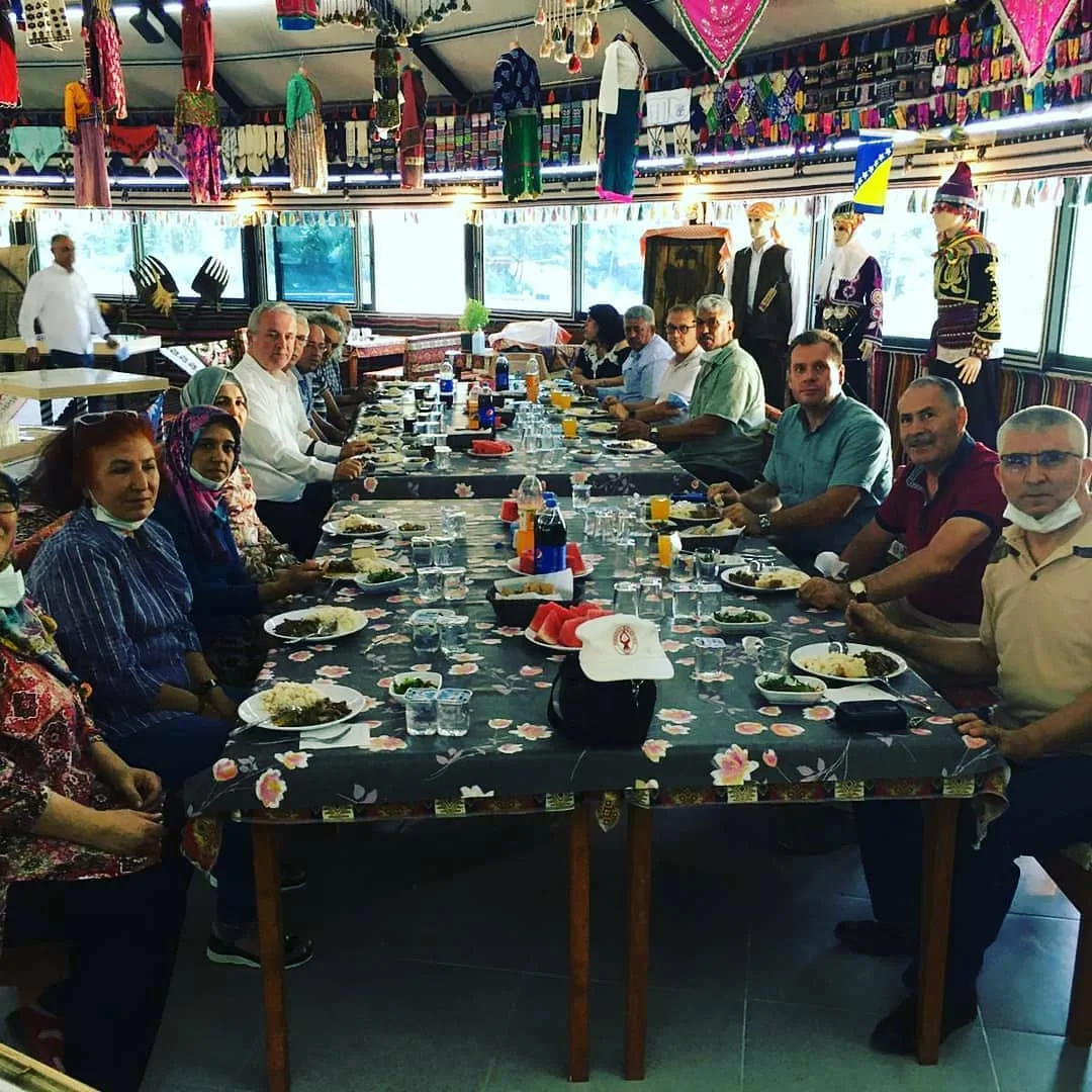 Bornova kaymaklığı ve Muhtarlarımız Obamızı ziyaret ettiler. Teşekkür ederiz.