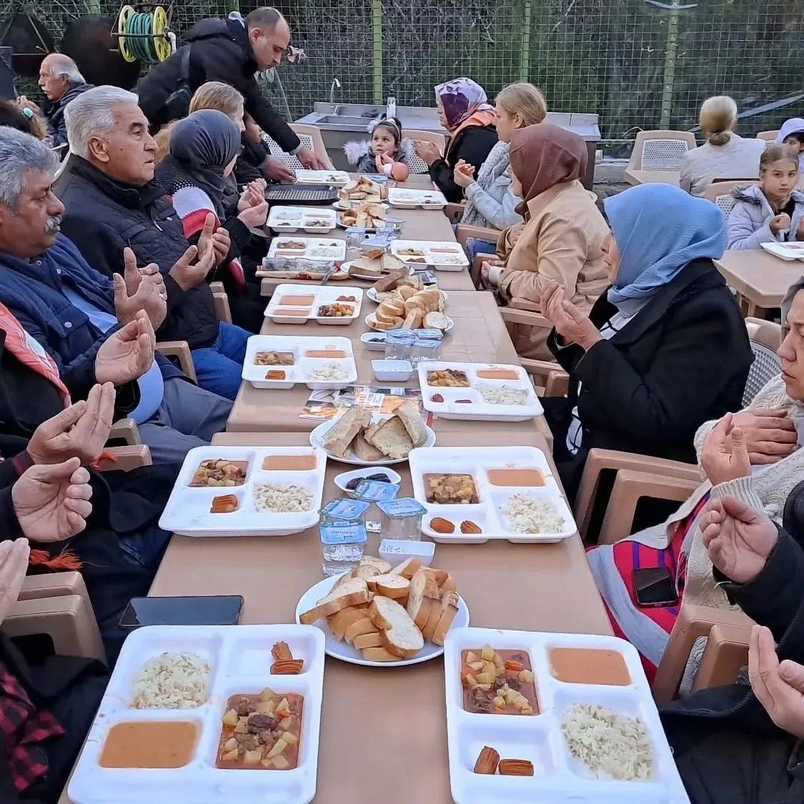 OBA mızda dostlarımız ve akrabalarımızın katılımı ile iftarımızı yaptık. Katılan herkesden…