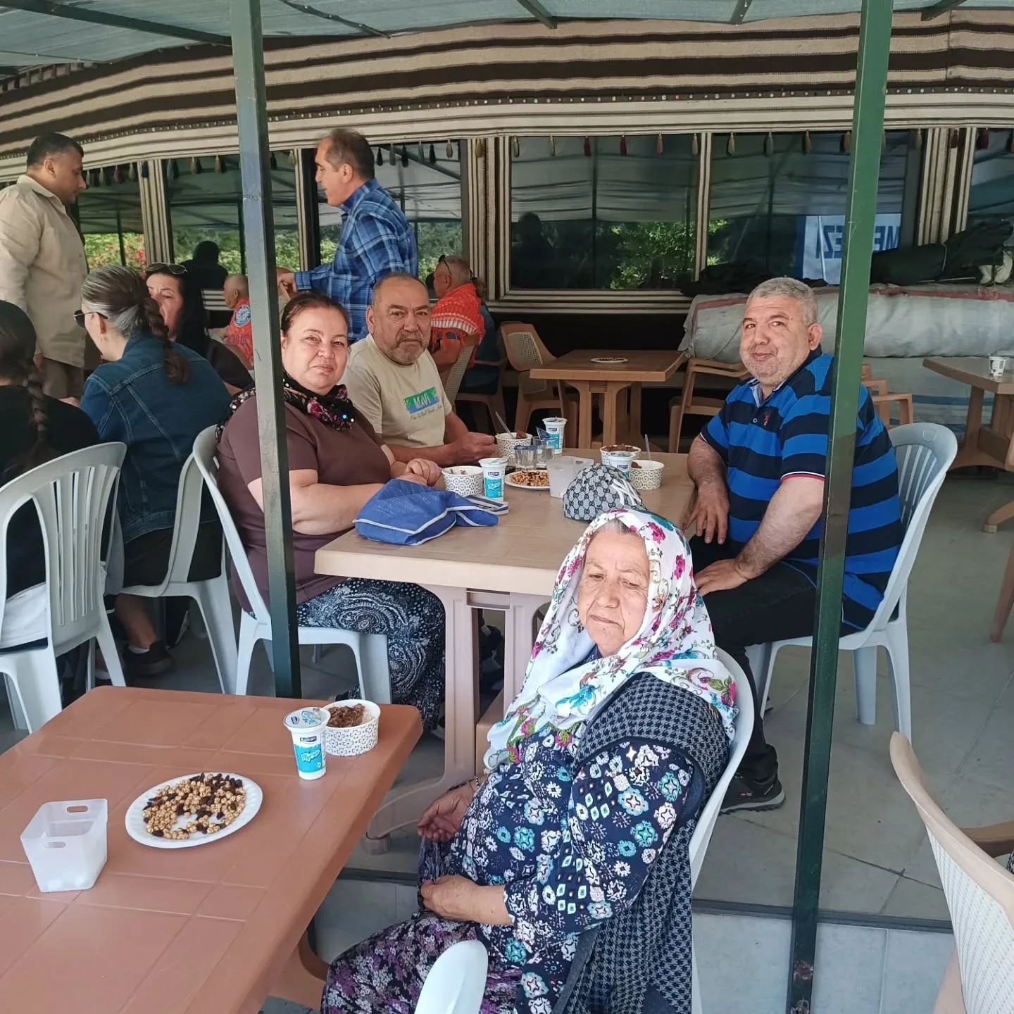 Geleneksel kurban bayramlaşmamızdan Akrabalarımızla sıcak anlar.