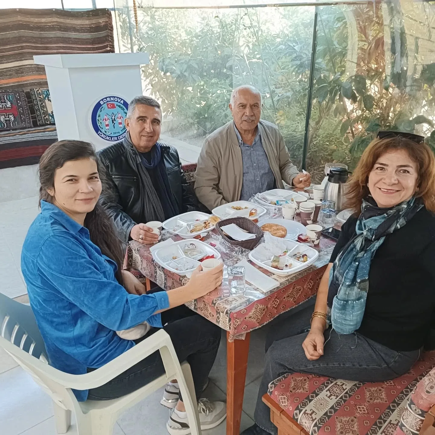 Geleneksel bu ayki Akraba kahvaltımızı yaptık. Akrabalarımız la Hasret giderdik. Gösterile…