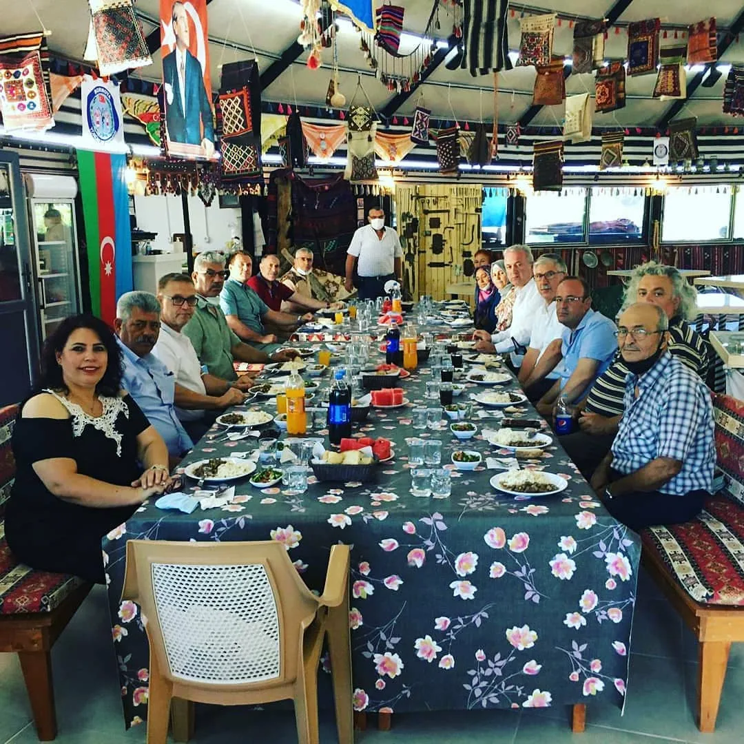 Bornova kaymaklığı ve Muhtarlarımız Obamızı ziyaret ettiler. Teşekkür ederiz.