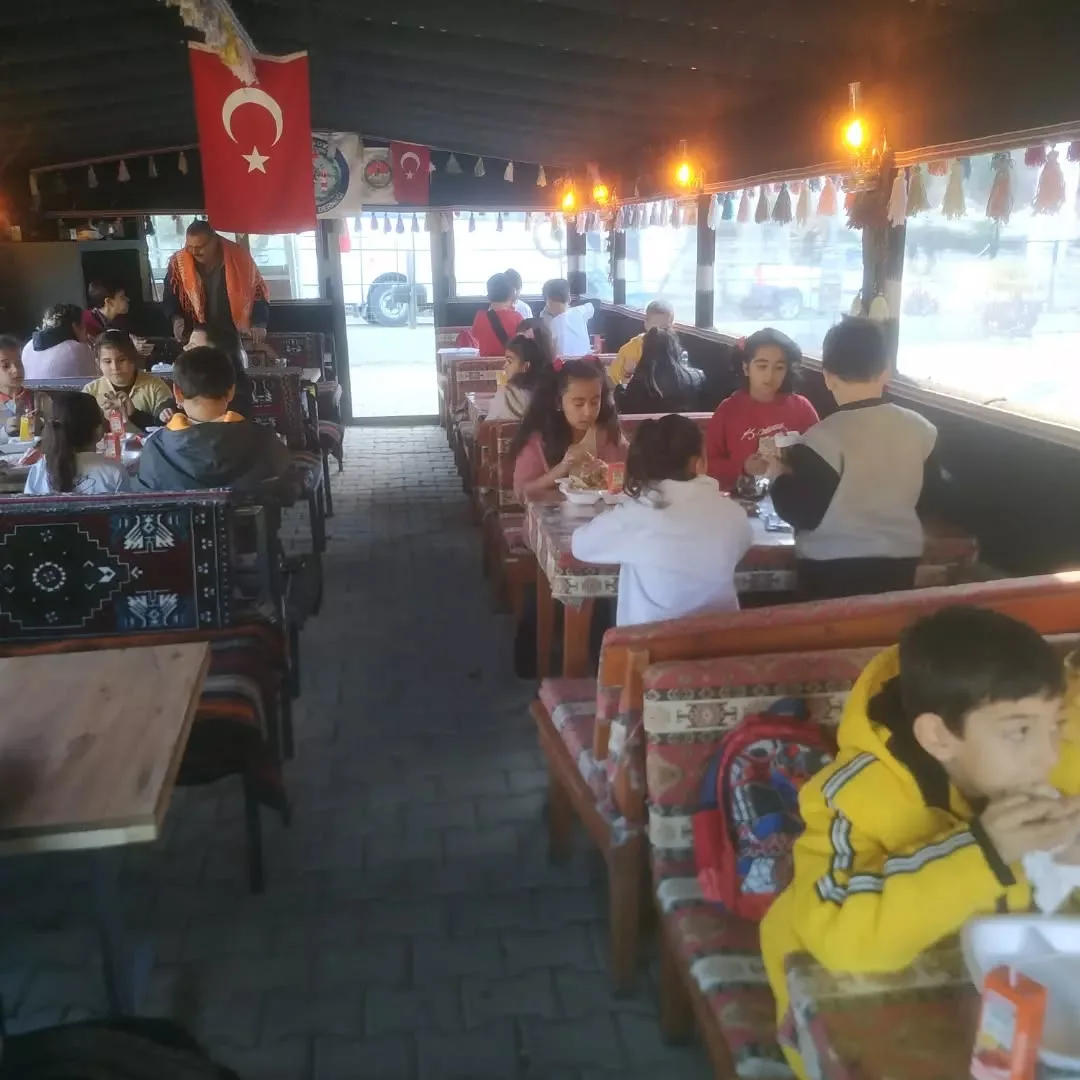 Bugün konuklarımız Zehra Hanım ilköğretim okulu 2A sınıfı..