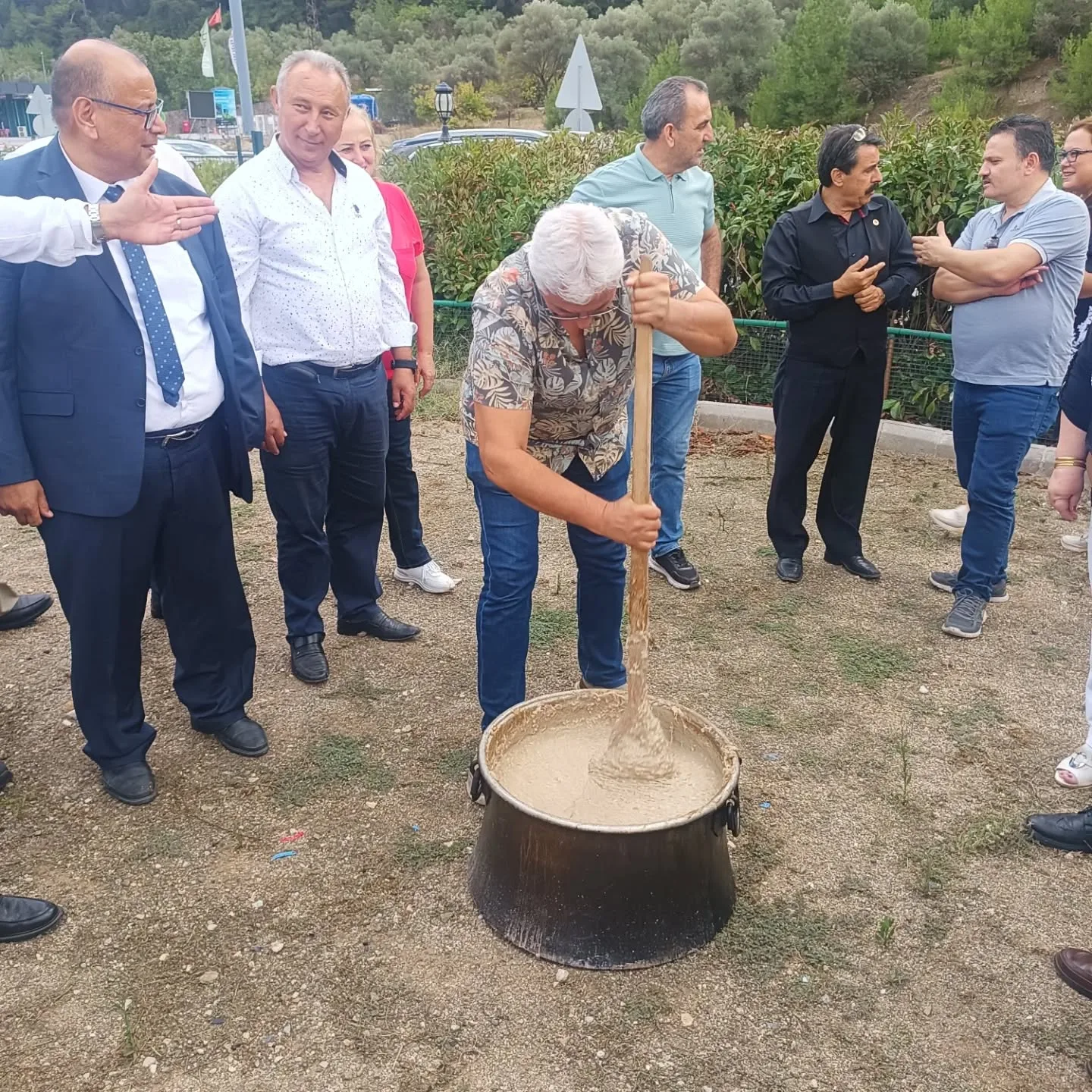Bugün aydınlılar dergimizin kahvaltı etkinliğini yaptık.Keşkek dövdük. Emeği geçen herkese…
