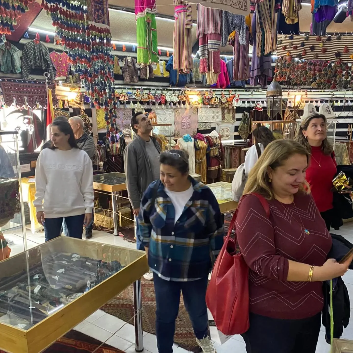 Bornova Gençlik merkezi Eğitimcileri ve yöneticileri Ögretmenler günü etkinliğinde OBA müz…