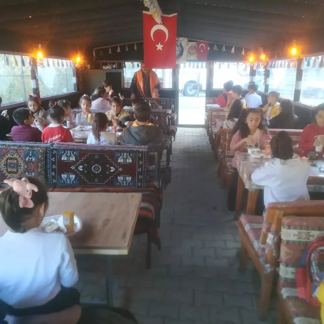 Bugün konuklarımız Zehra Hanım ilköğretim okulu 2A sınıfı..