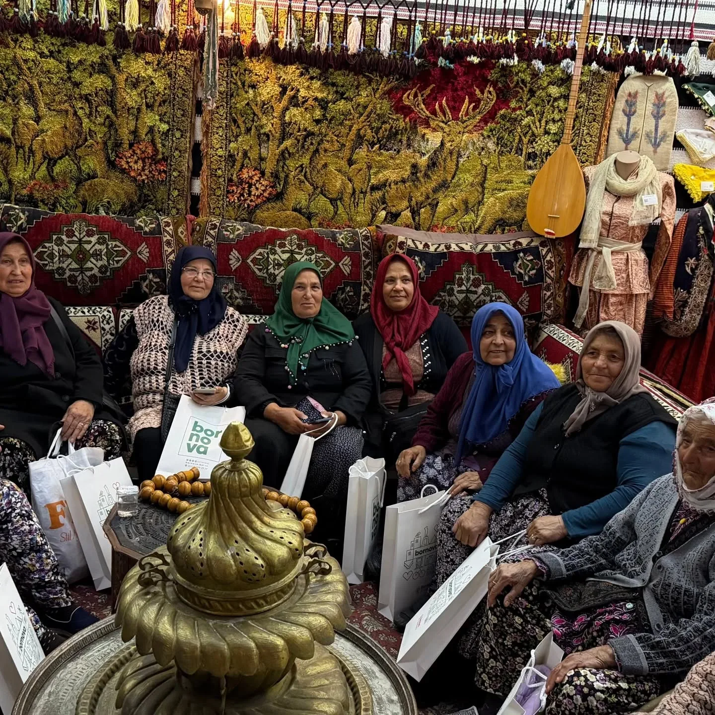 Bornova Belediyesinin düzenlediği organizasyon ile 65yaş üstü çınarlarımızı anneler günü e…