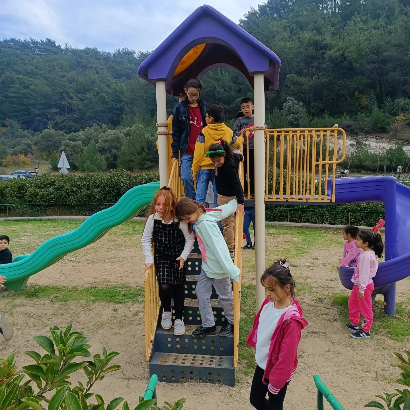 Kütahya Beş karış ve Altıntaş köyleri derneği kahvaltıda buluştu. Güzel havada sıcak muhab…