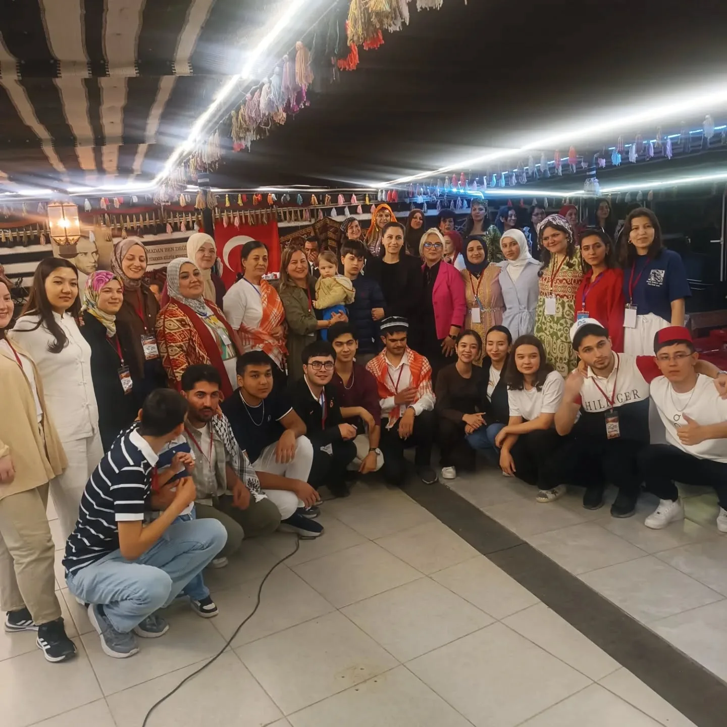 Bu akşam Ege Üniversitesi Gençlik merkezi ve Atayurt Özbekistan'dan gelen Akrabalarımızı O…