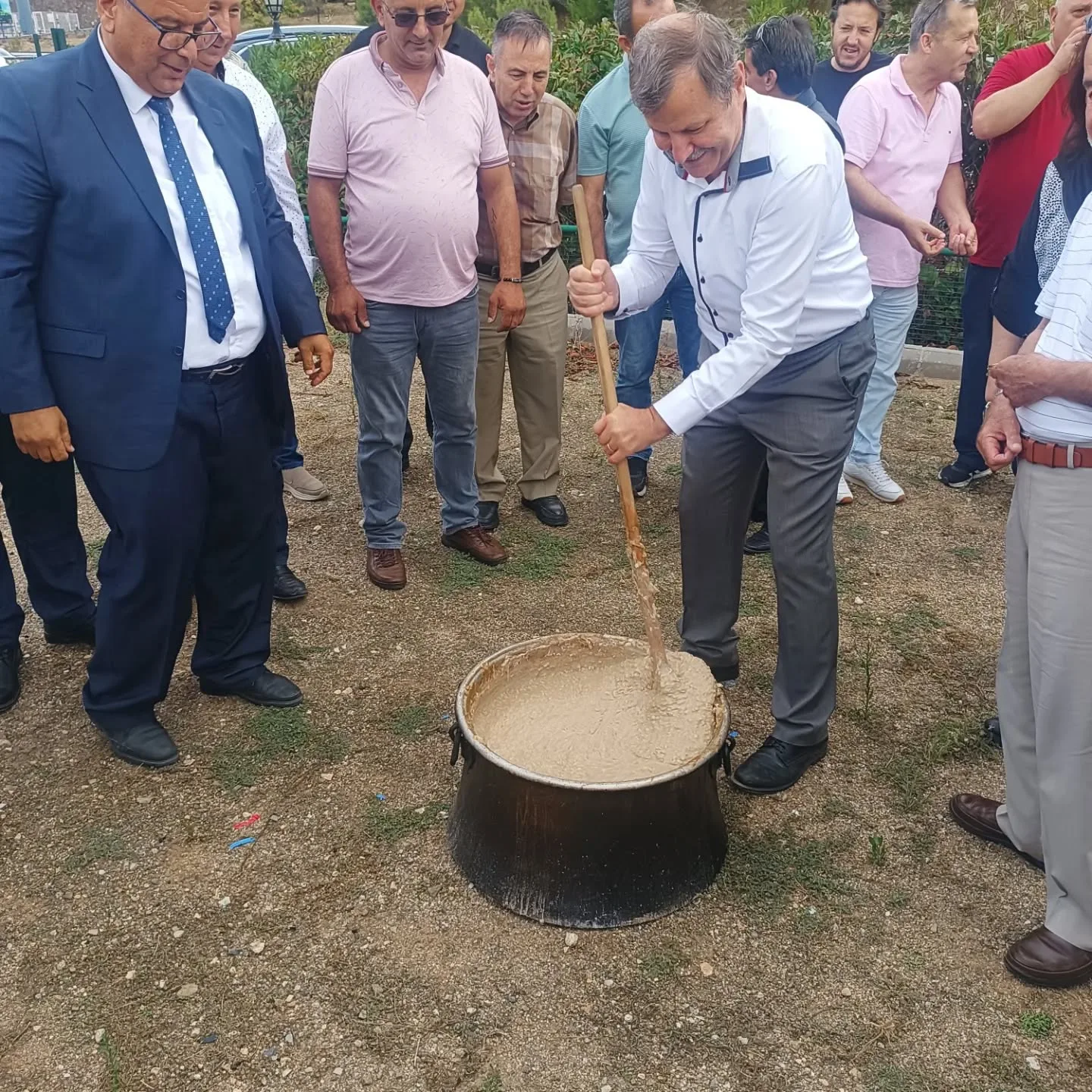 Bugün aydınlılar dergimizin kahvaltı etkinliğini yaptık.Keşkek dövdük. Emeği geçen herkese…