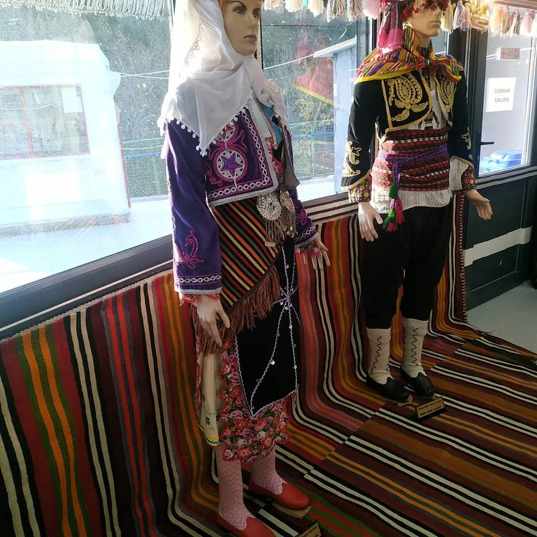 Isparta yöresi kostümlerini Oba Müzemize hediye eden sayın Yasemin Bayrama teşekkür ederiz…