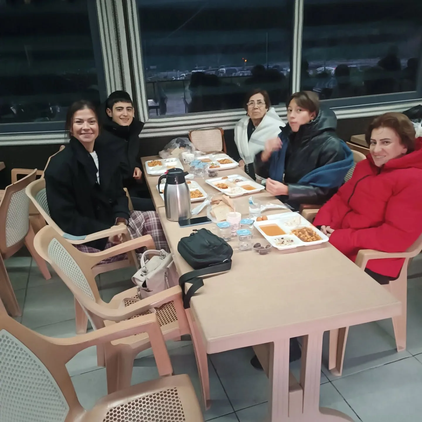 Mübarek Ramazan ayını dualarla karşıladık. Nice yıllara rabbim ulaştırsın..