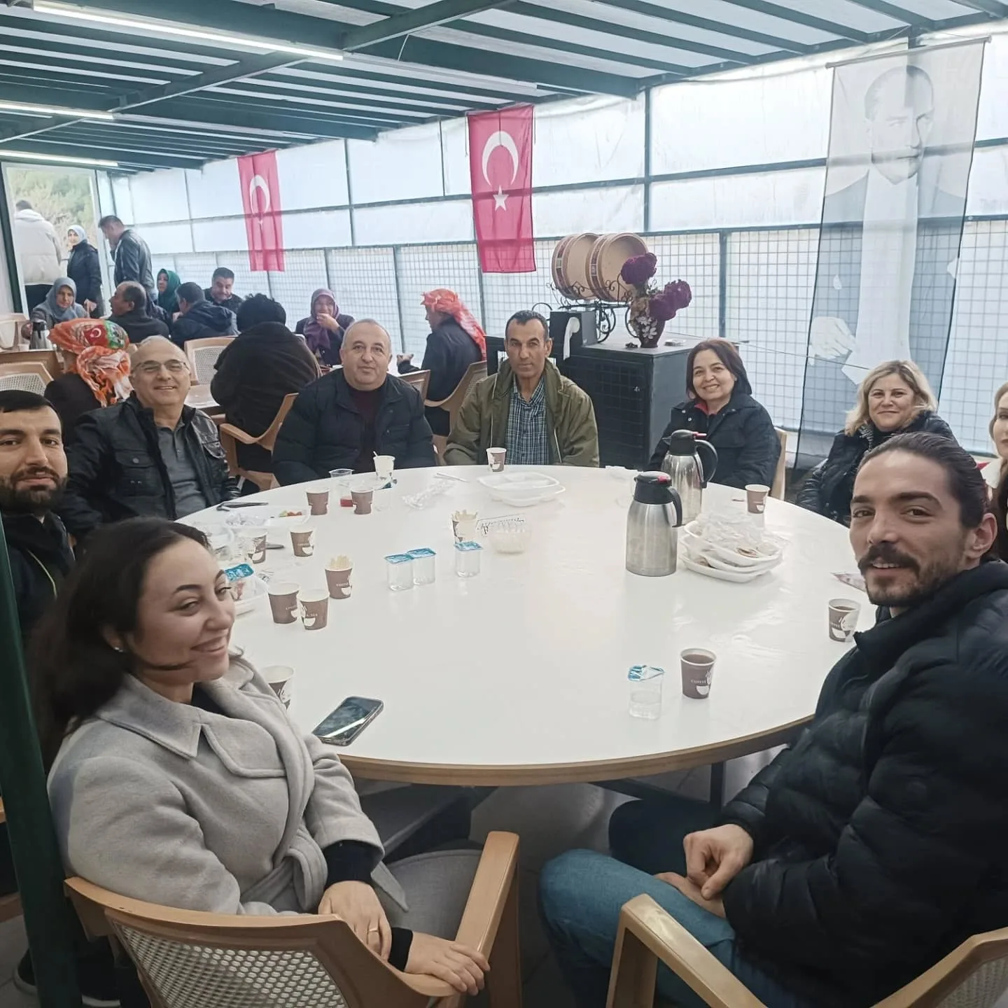 Aralık ayının geleneksel akraba kahvaltımızı yaptık. Yeni arkadaşlar edindik. Akrabalarımı…