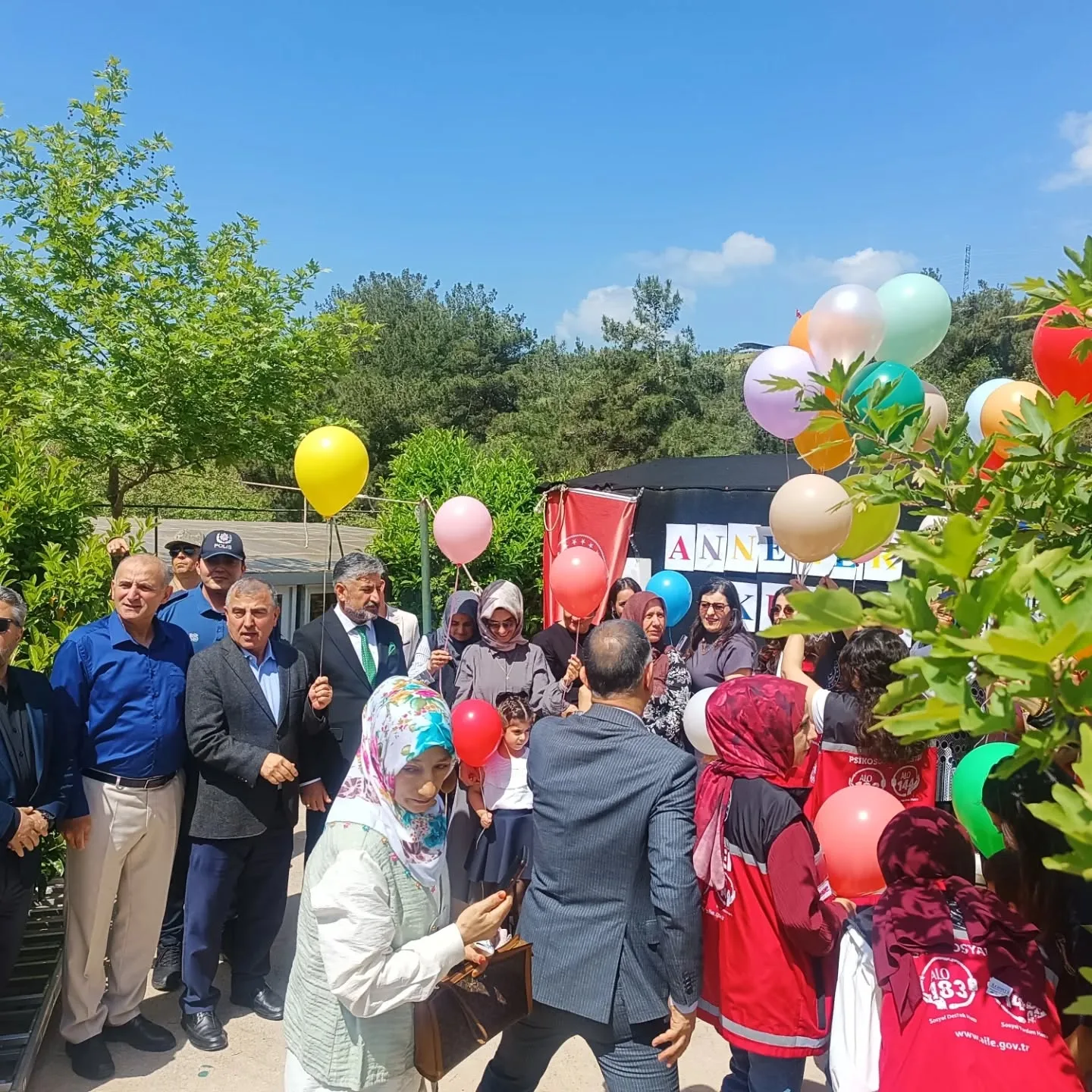 Kaymakam Muzaffer Şahiner, İzmir Aile ve Sosyal Hizmetler İl Müdürü Abdullah Kömürcüoğlu,…