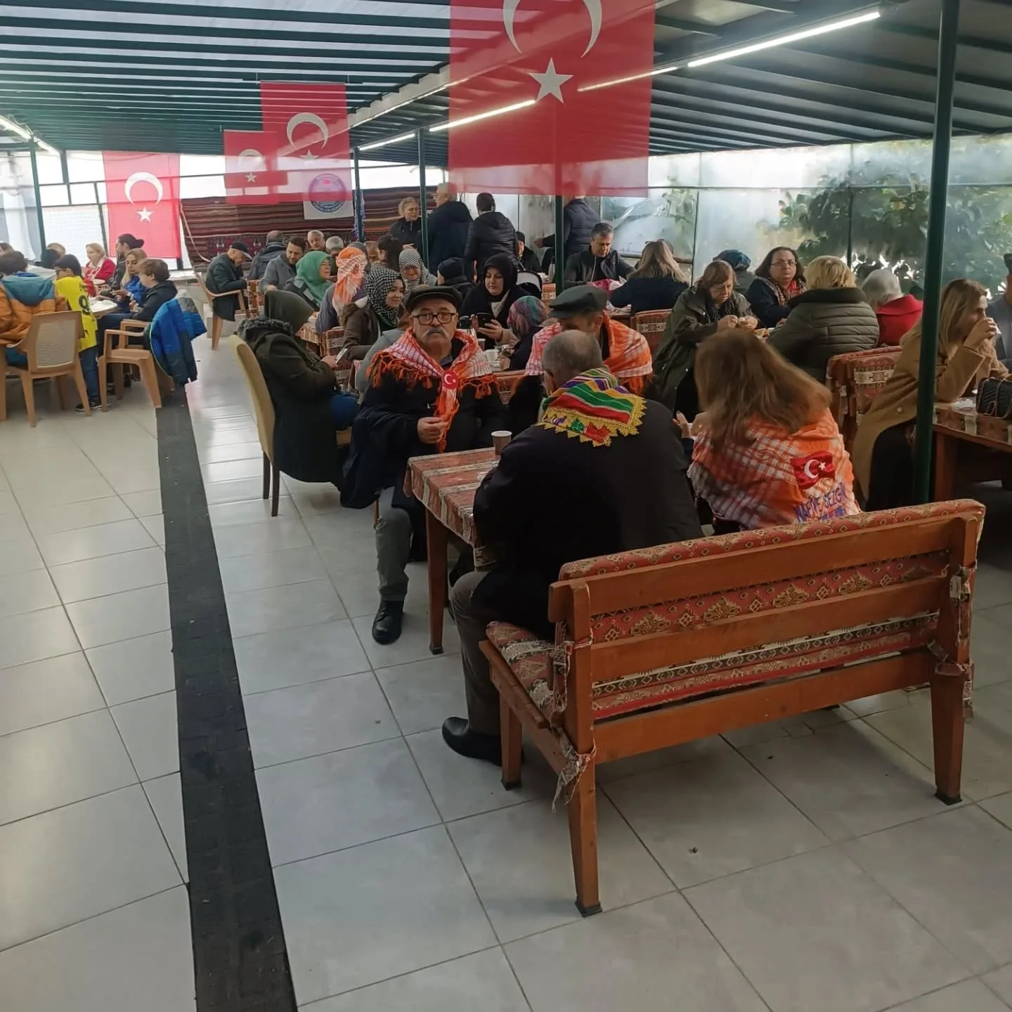 Aralık ayının geleneksel akraba kahvaltımızı yaptık. Yeni arkadaşlar edindik. Akrabalarımı…