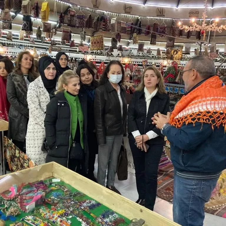 Bugün ziyaretçilerimiz komutanlarımızın eşleriydi . Kendilerine samimi ve nazik ziyaretler…