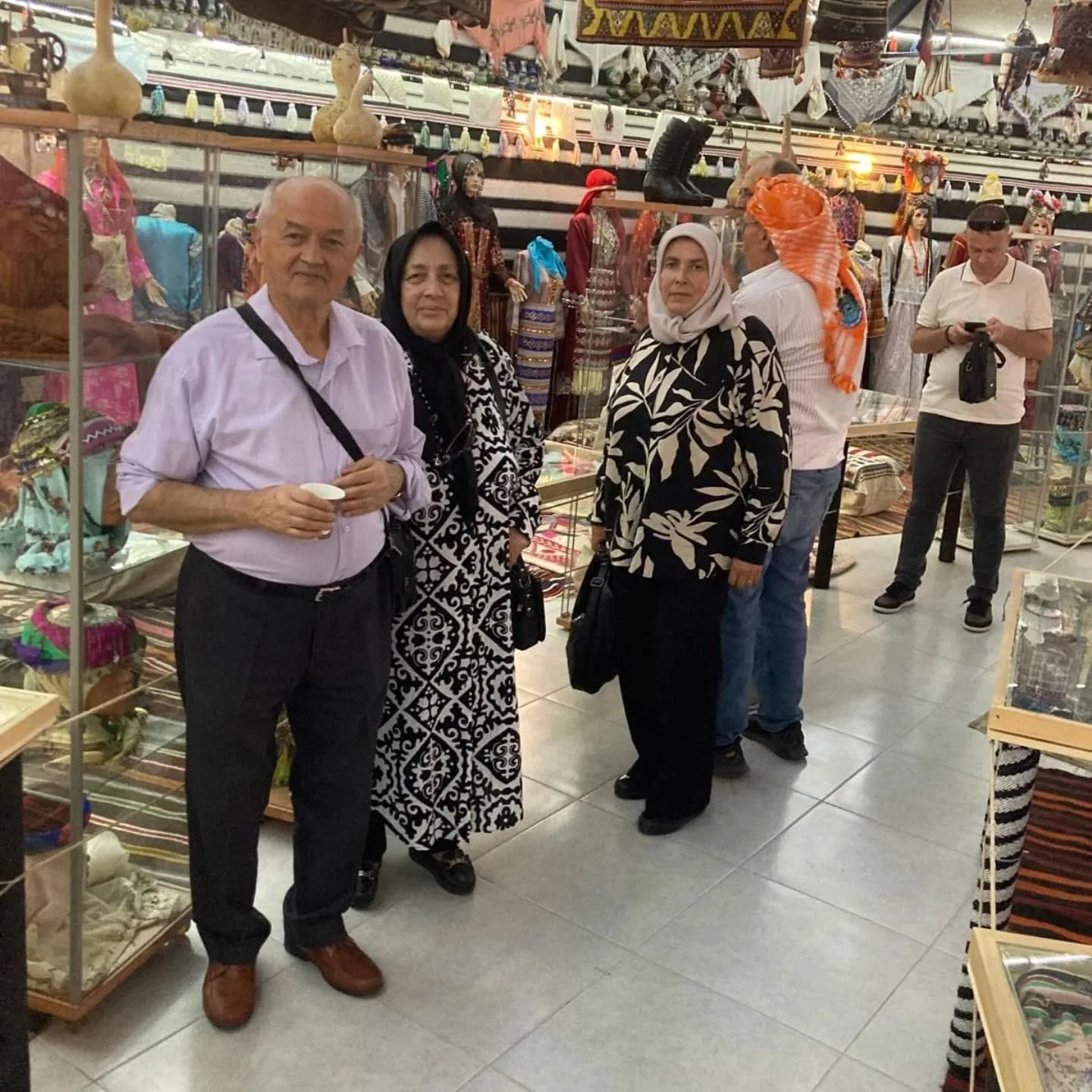 Ekim ayının geleneksel kahvaltısnı akrabalarımızla yaptık. Hasret giderdik.katilim sağlaya…