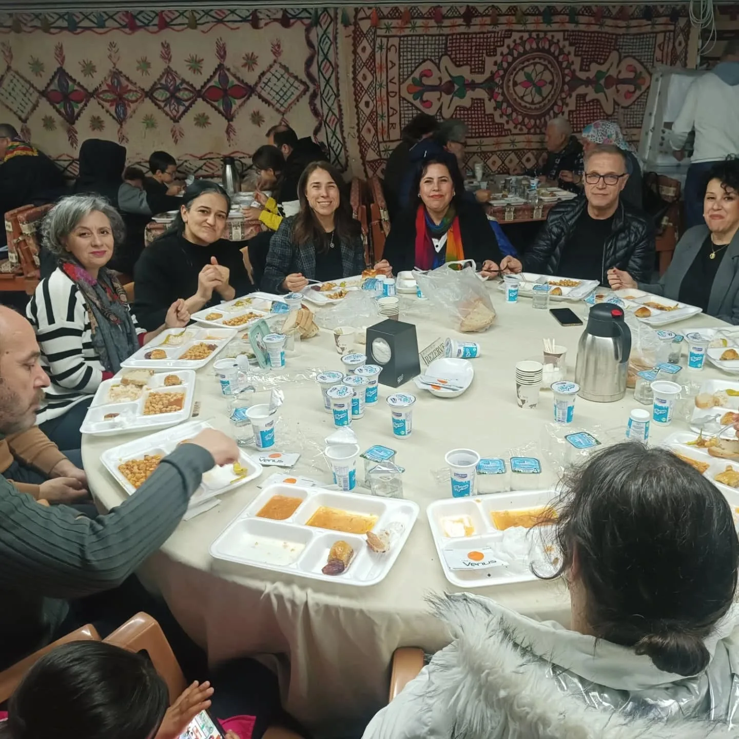 Ramazan ayının ilk iftarını dost ve akrabalarımızın katılımıyla gerçekleştirdik. Sizinle b…