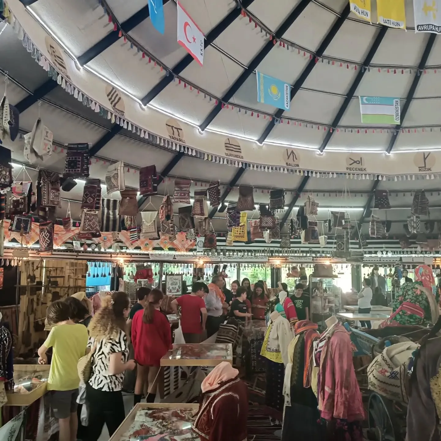 Bugün OBA müzemizin ziyaretçileri Bahçeşehir koleji 6/A 6/B 6/C sınıflarıydı. Kendilerine…