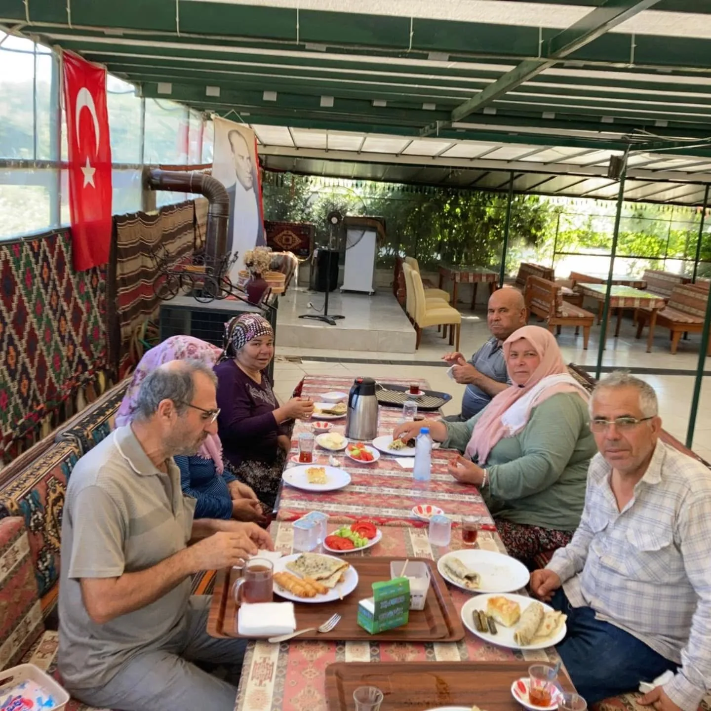 Bornova Belediyesi Başkanı Sayın Ömer Eşki Akademisyen  hocalarımız,Belediye Meclis üyeler…
