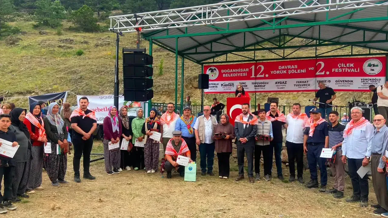 Konya'da Yörük Kültürü ve Çilek Hasadı Bir Arada: Geleneksel Şenlik Coşkusu