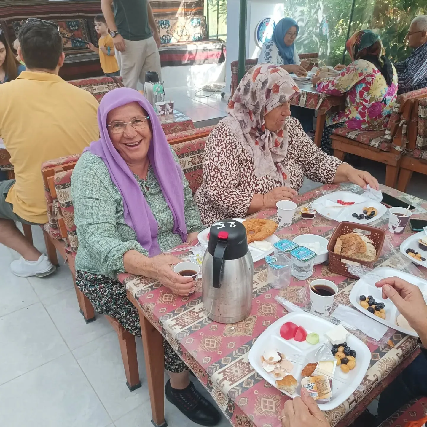 Geleneksel aylık kahvaltı ve aşure etkinliğimizi hep beraber yaptık katılım sağlayan akrab…