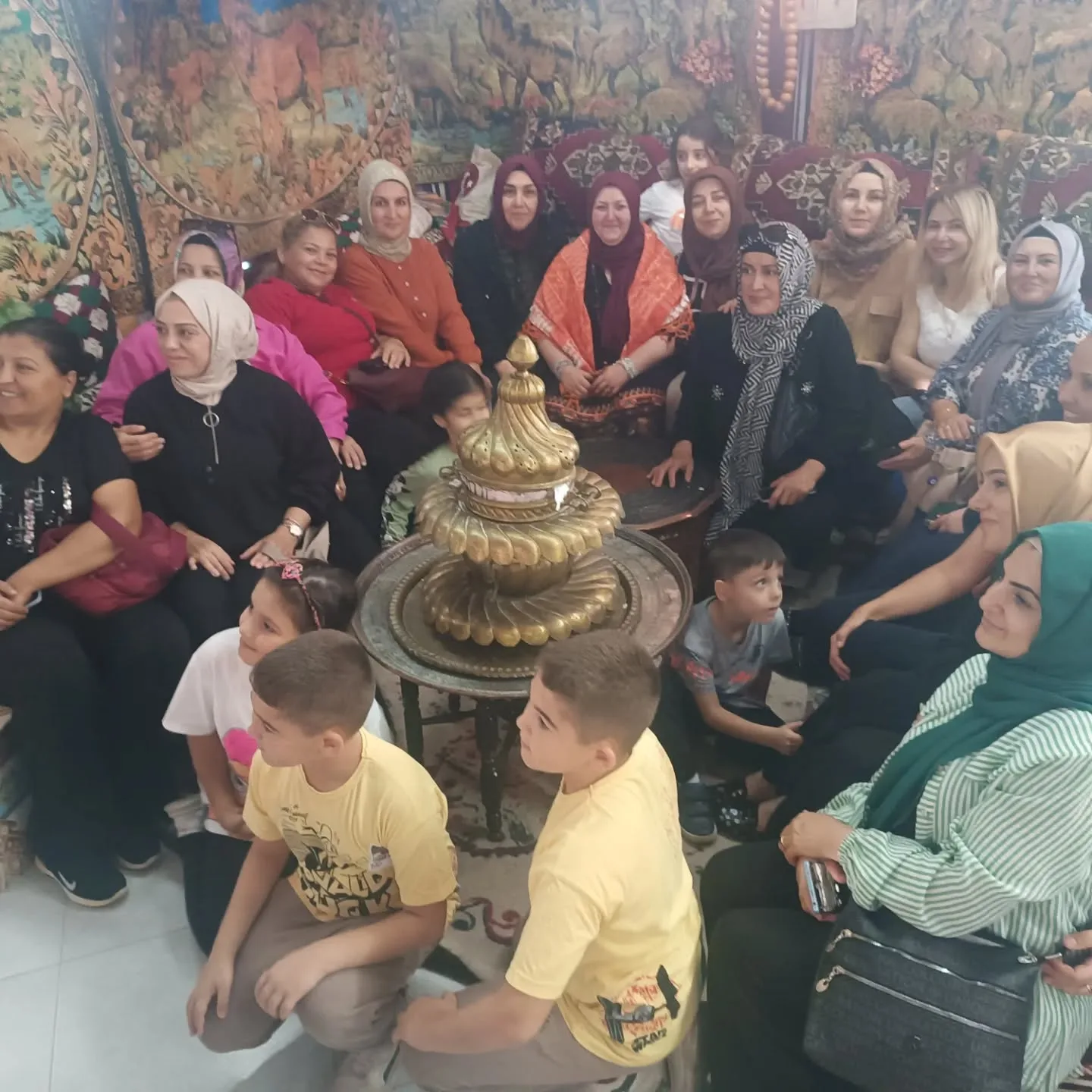 Bugün OBA müzemizin misafirleri Manisa'dan Akrabalarımızın. Emine hamin ve  arkadaşları.