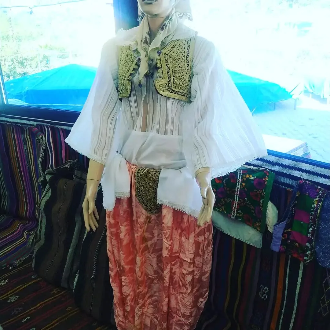 Mardin Yöresi Türkmen kadın  erkek kostümü ile Kütahya yöresi kadın kostümü ziyaretiniz be…