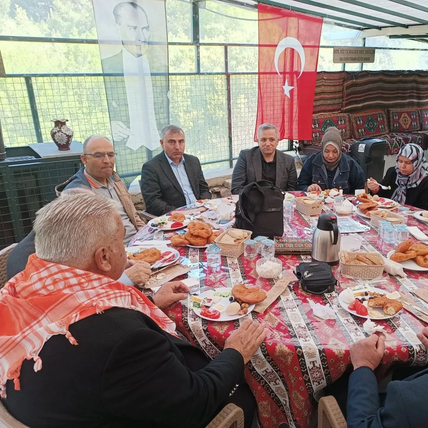 Mayıs 2025 geneksel kahvaltımızı, dost ve akrabalarımızin katılımı ile yaptık. Herkese teş…