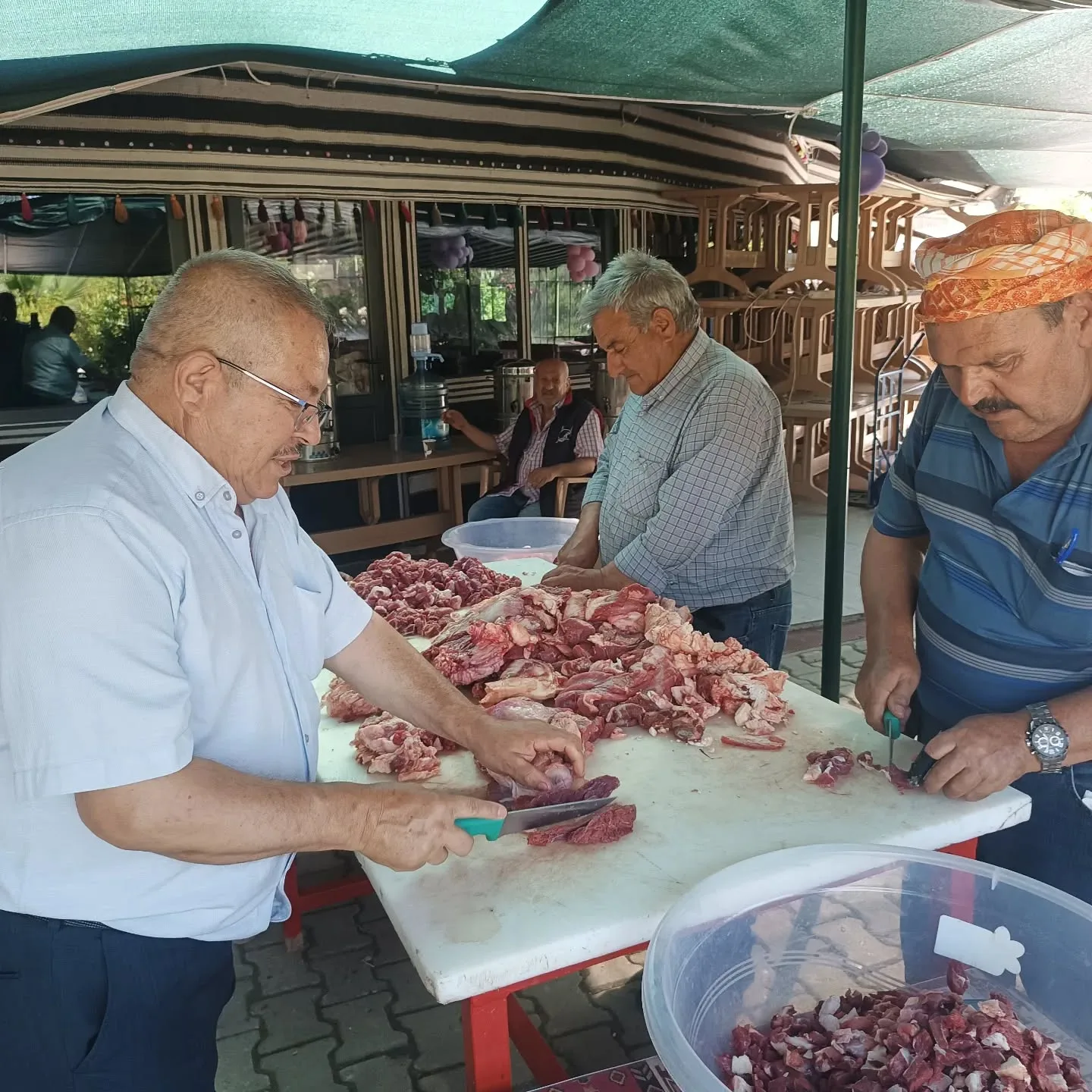 Belenbaşindan Ali başkan yardıma geldi. Hazırlıklar son gaz..