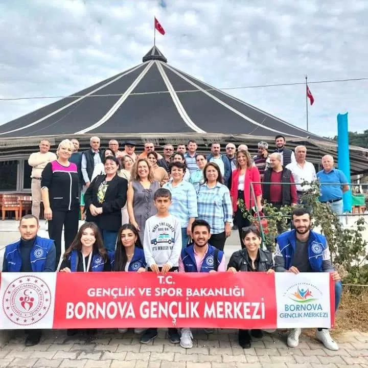 Bugün Bornova Gençlik Merkezi Üyeleri Obamizi ziyaret etti. Sayın Sevinç Çelik ve ekibine…