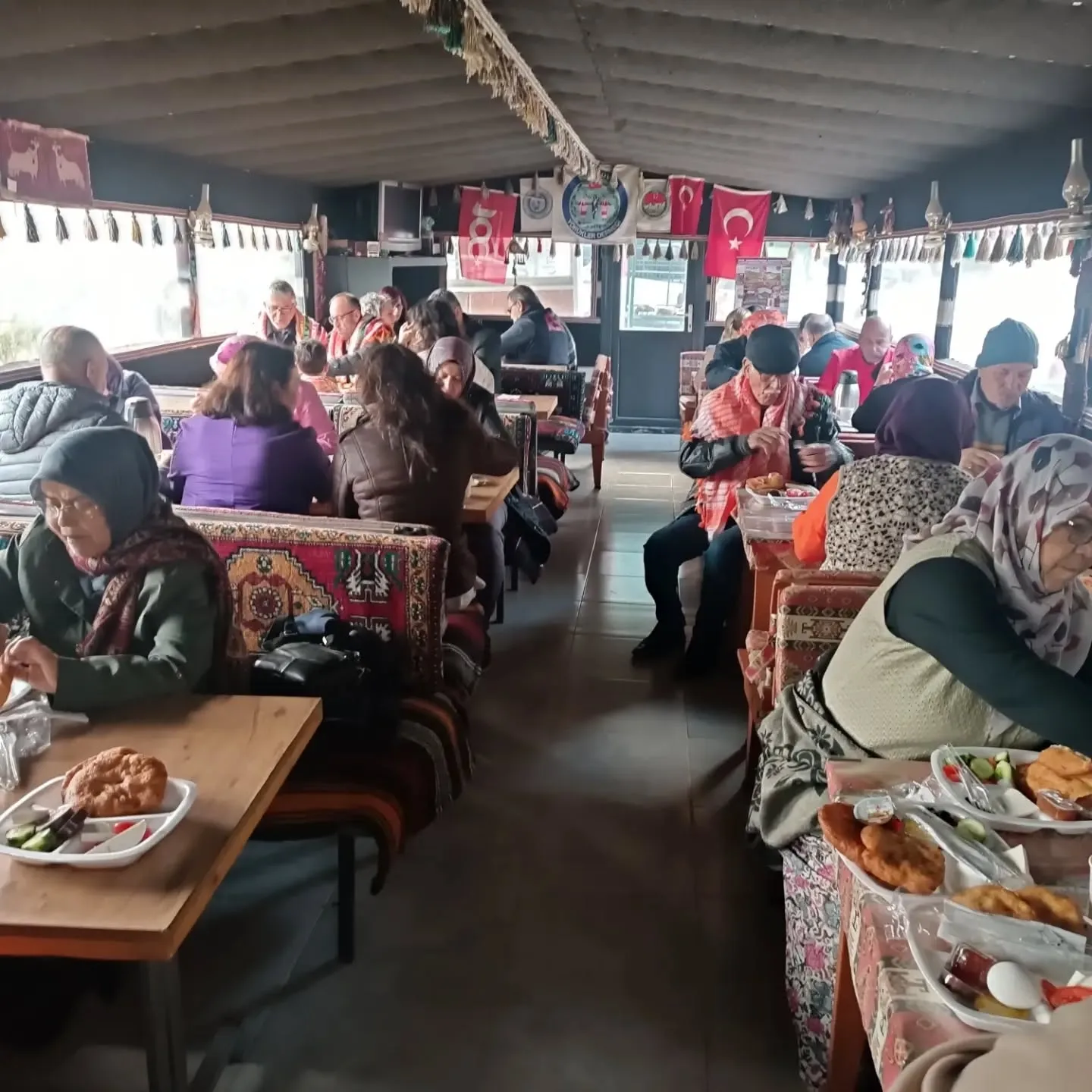 Bugün Geleneksel bu ayki kahvaltı etkinliğimizi yaptık. Akrabalarımızı gördük . Keyifli Za…