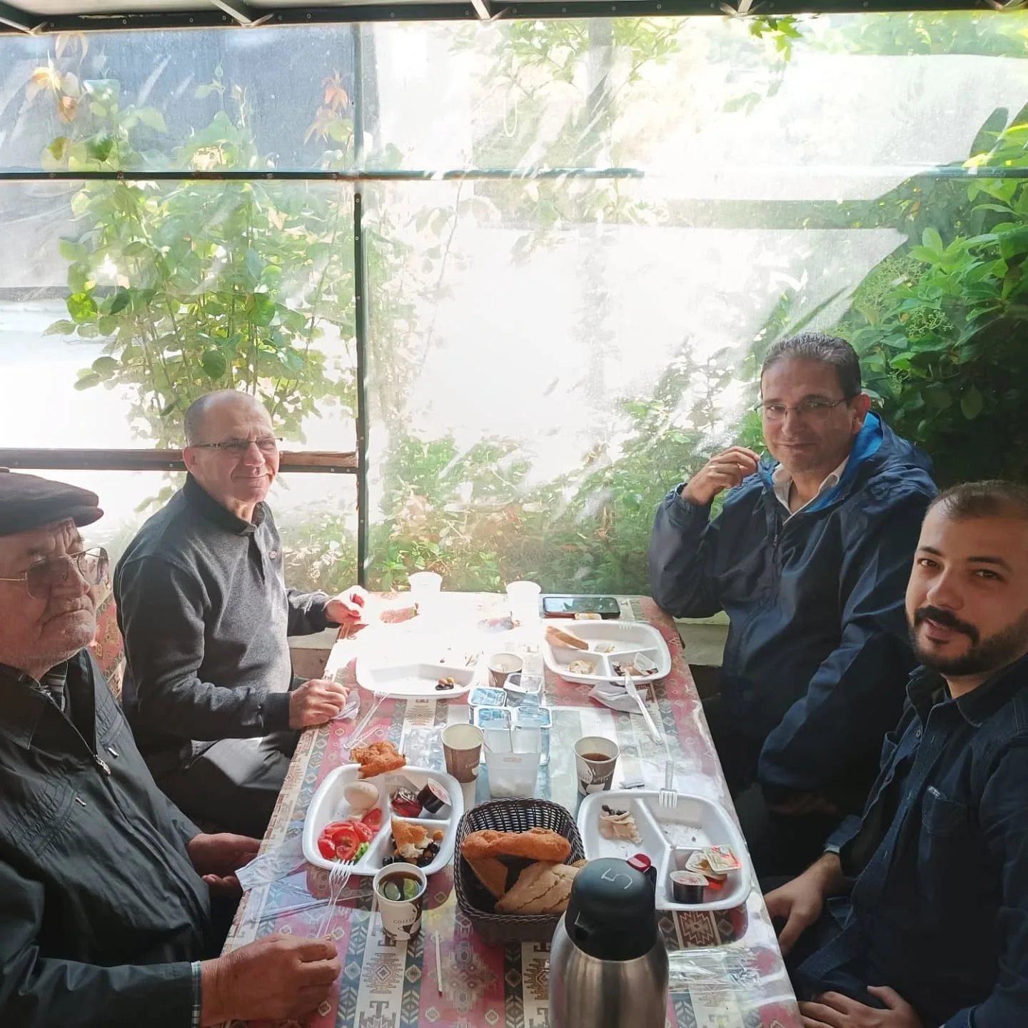 Mayıs 2025 geneksel kahvaltımızı, dost ve akrabalarımızin katılımı ile yaptık. Herkese teş…
