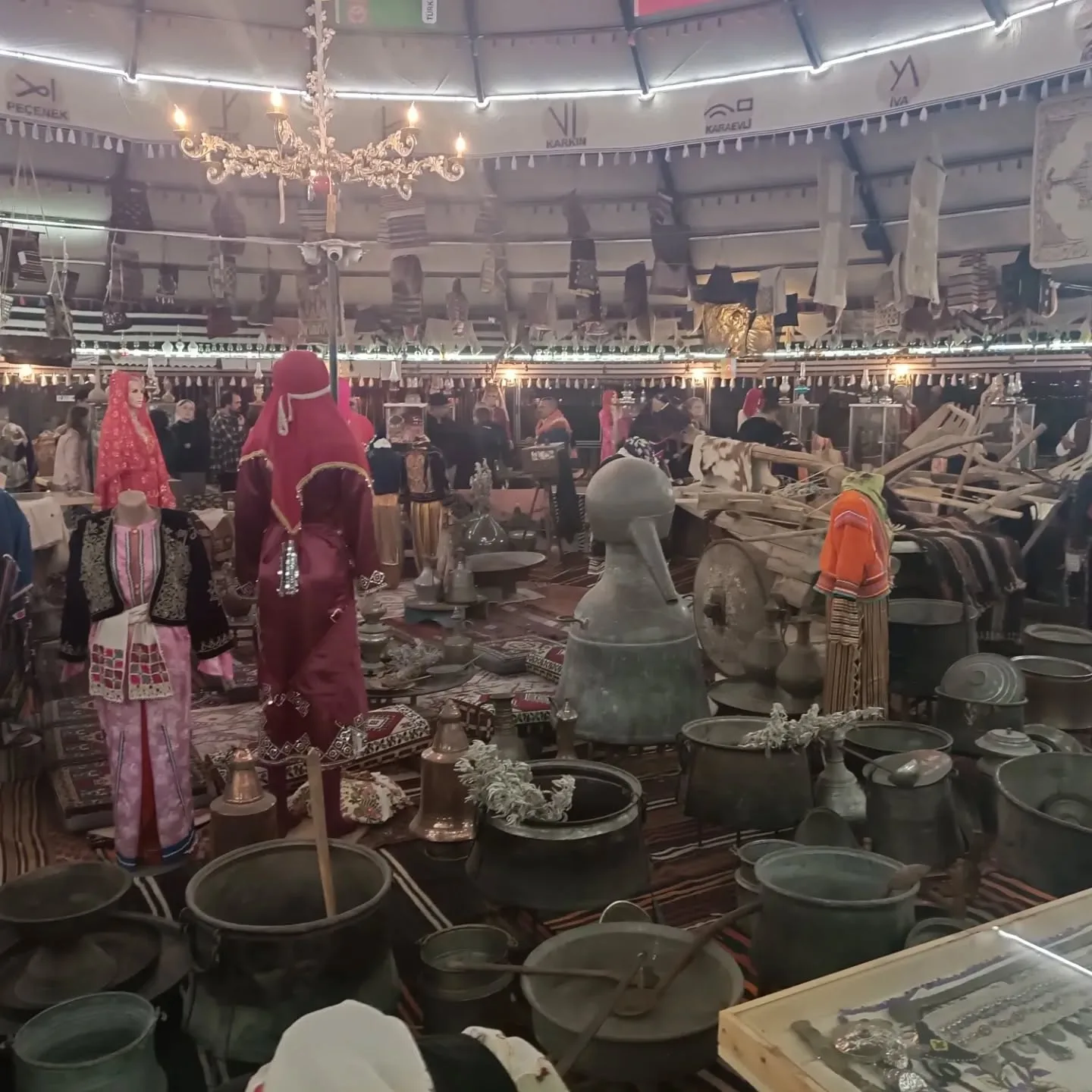 Bugün OBA müzemizin ziyaretçileri Bornova Gençlik merkezinin üyeleri ve Almanya'dan gelen…