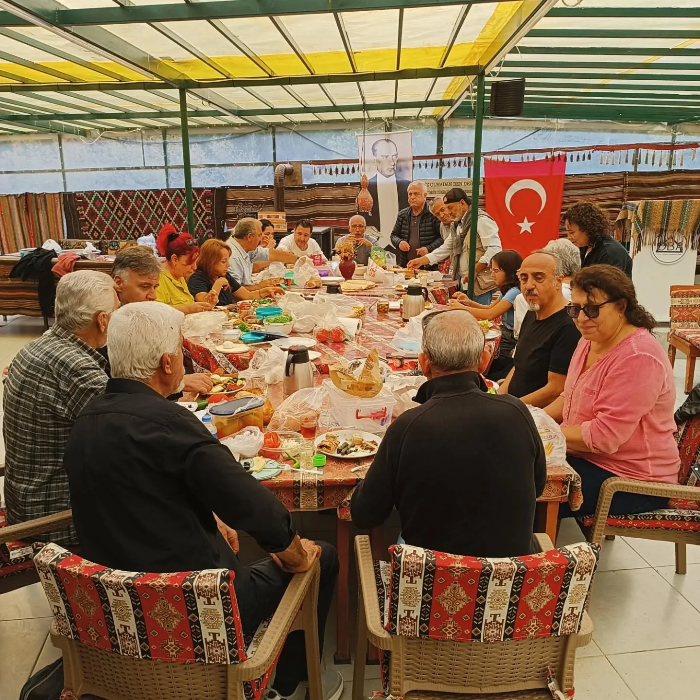 Bugün misafirlerimiz Ege aşık Veysel derneği. Kendilerine ziyaretlerinden ve sıcak muhabbe…
