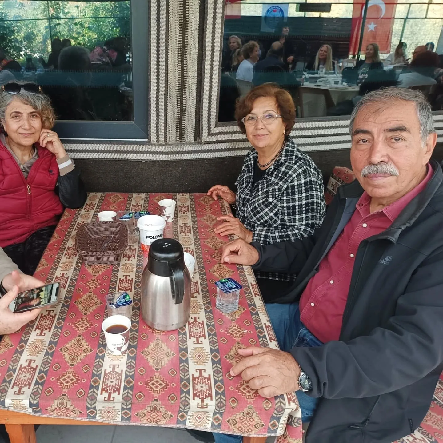 Geleneksel bu ayki Akraba kahvaltımızı yaptık. Akrabalarımız la Hasret giderdik. Gösterile…