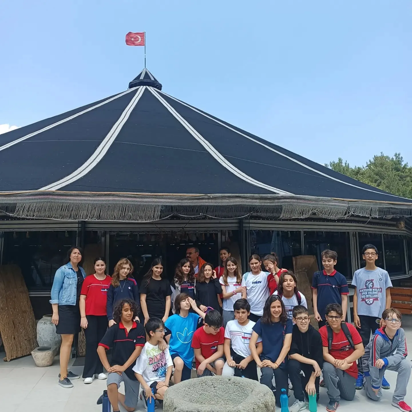 Bugün OBA müzemizin ziyaretçileri Bahçeşehir koleji 6/A 6/B 6/C sınıflarıydı. Kendilerine…