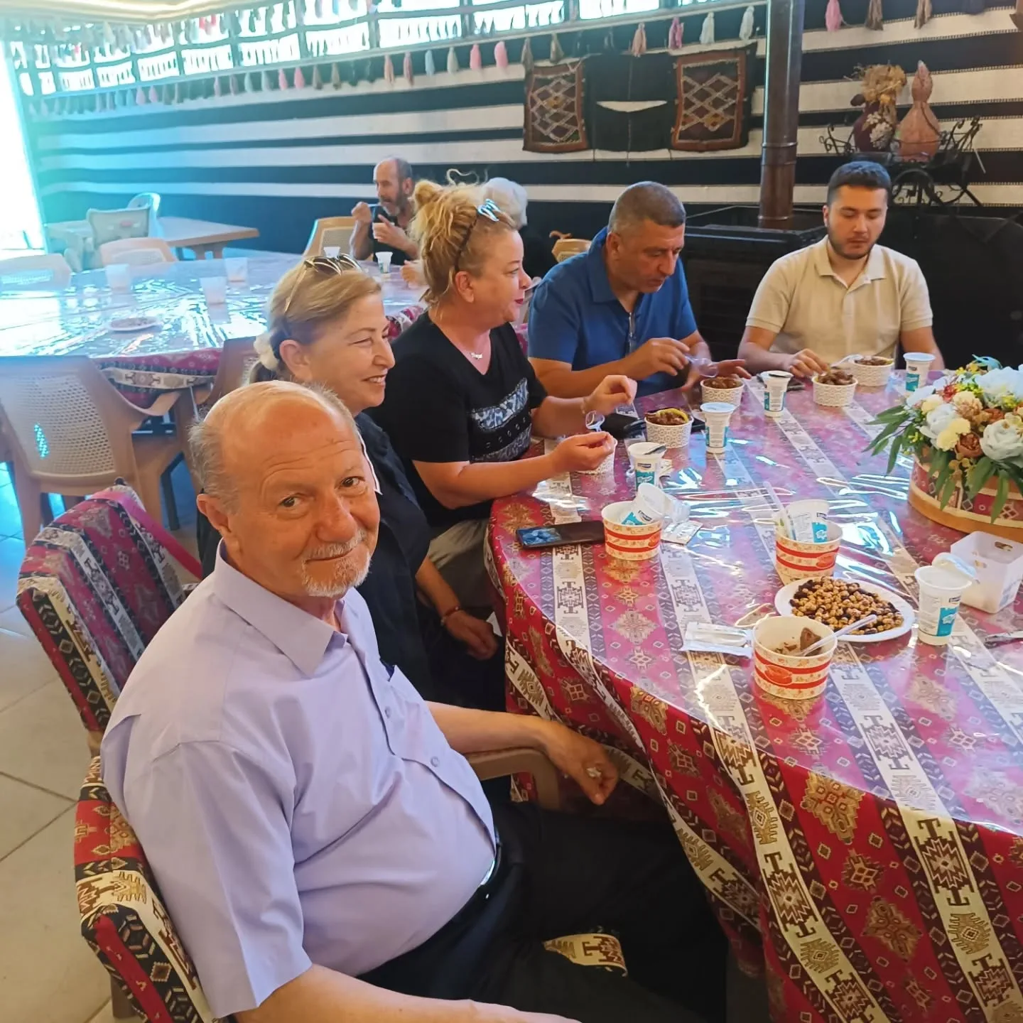 Geleneksel kurban bayramlaşmamızdan Akrabalarımızla sıcak anlar.