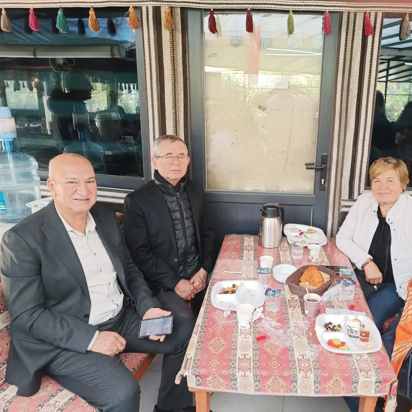 Geleneksel bu ayki Akraba kahvaltımızı yaptık. Akrabalarımız la Hasret giderdik. Gösterile…