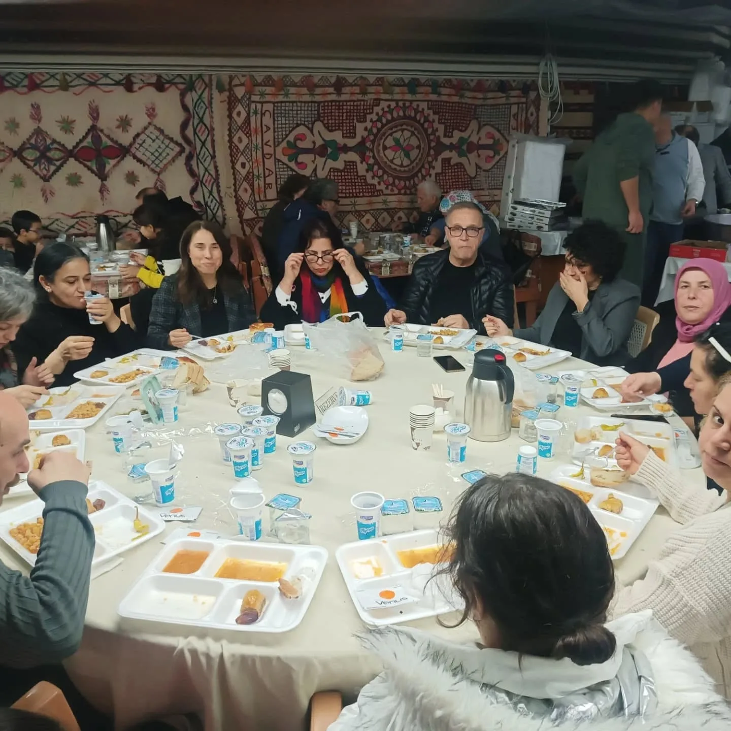 Ramazan ayının ilk iftarını dost ve akrabalarımızın katılımıyla gerçekleştirdik. Sizinle b…