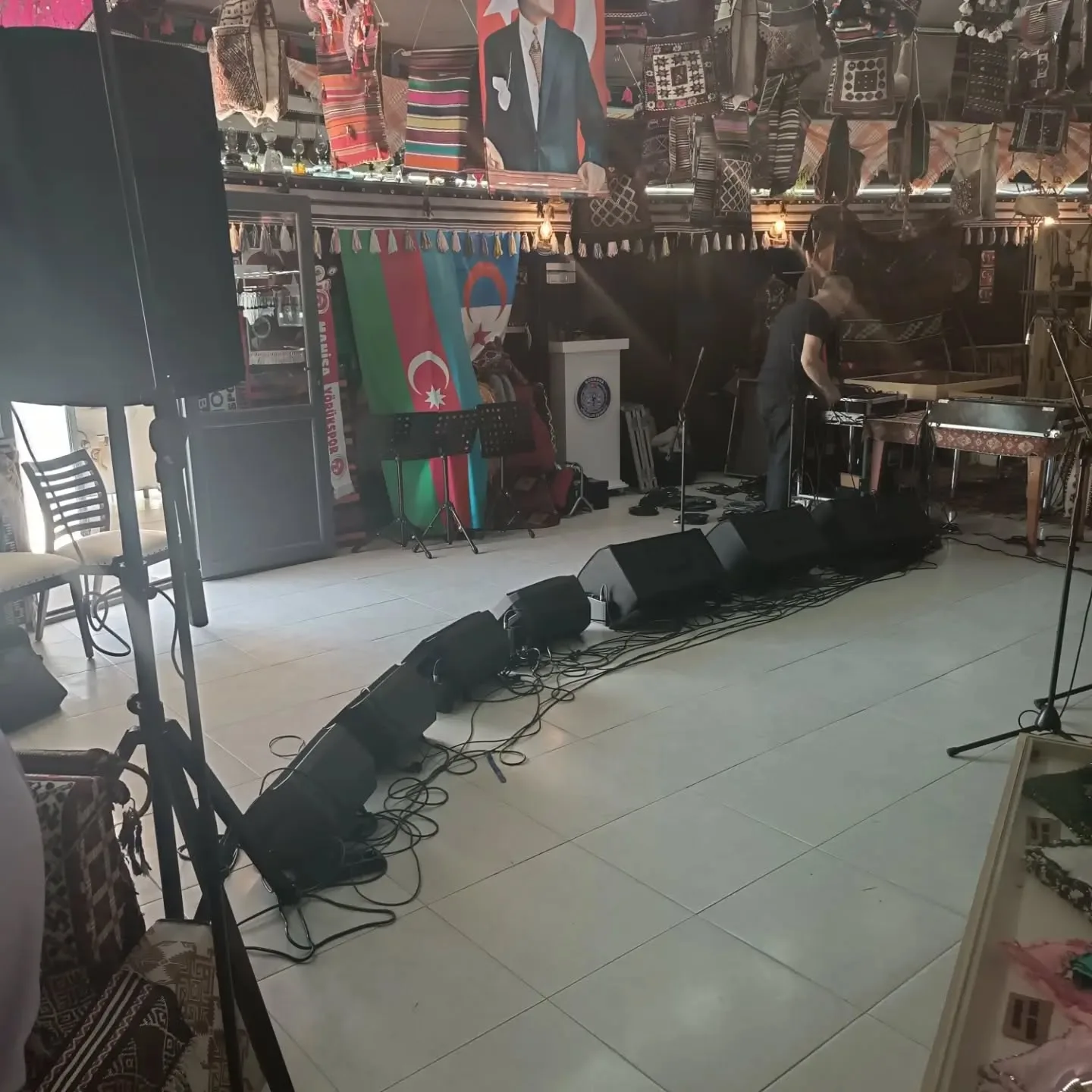 Yarın yapılacak olan program için hazırlıklar başladı...
