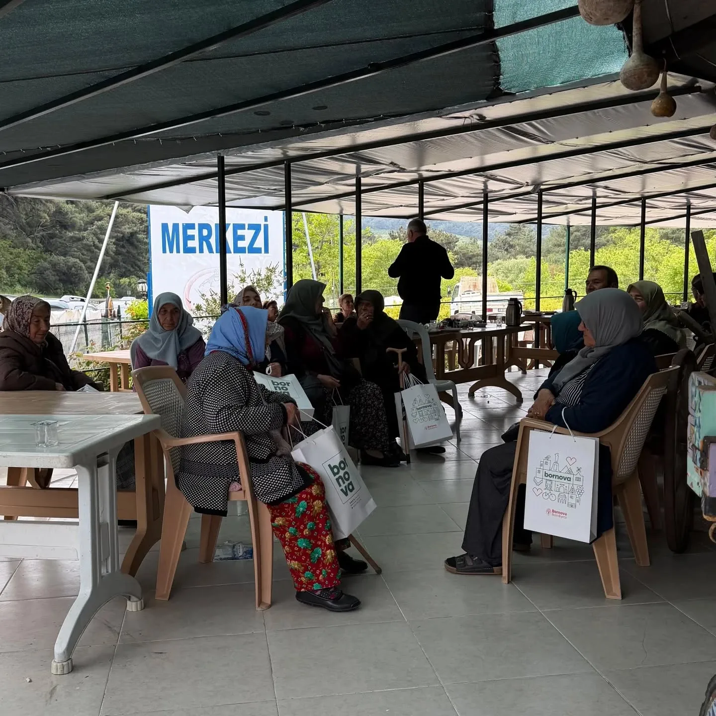 Bornova Belediyesinin düzenlediği organizasyon ile 65yaş üstü çınarlarımızı anneler günü e…