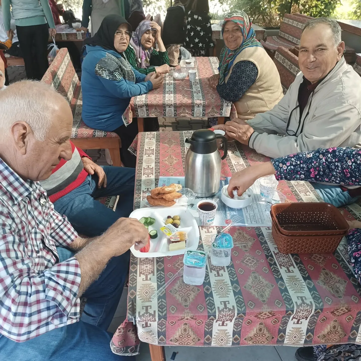 Her ayın ilk cumartesi günü olağan  dernek kahvaltımızı yaptık. Katılım sağlayan akrabalar…