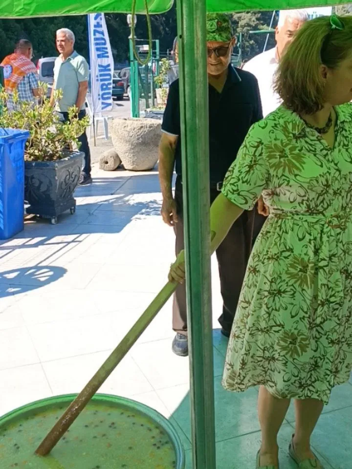 Dostlarımız ve akrabalarımızın katılımıyla 25. kahvaltı ve aşure hayrı etkinliğimizi yaptı…