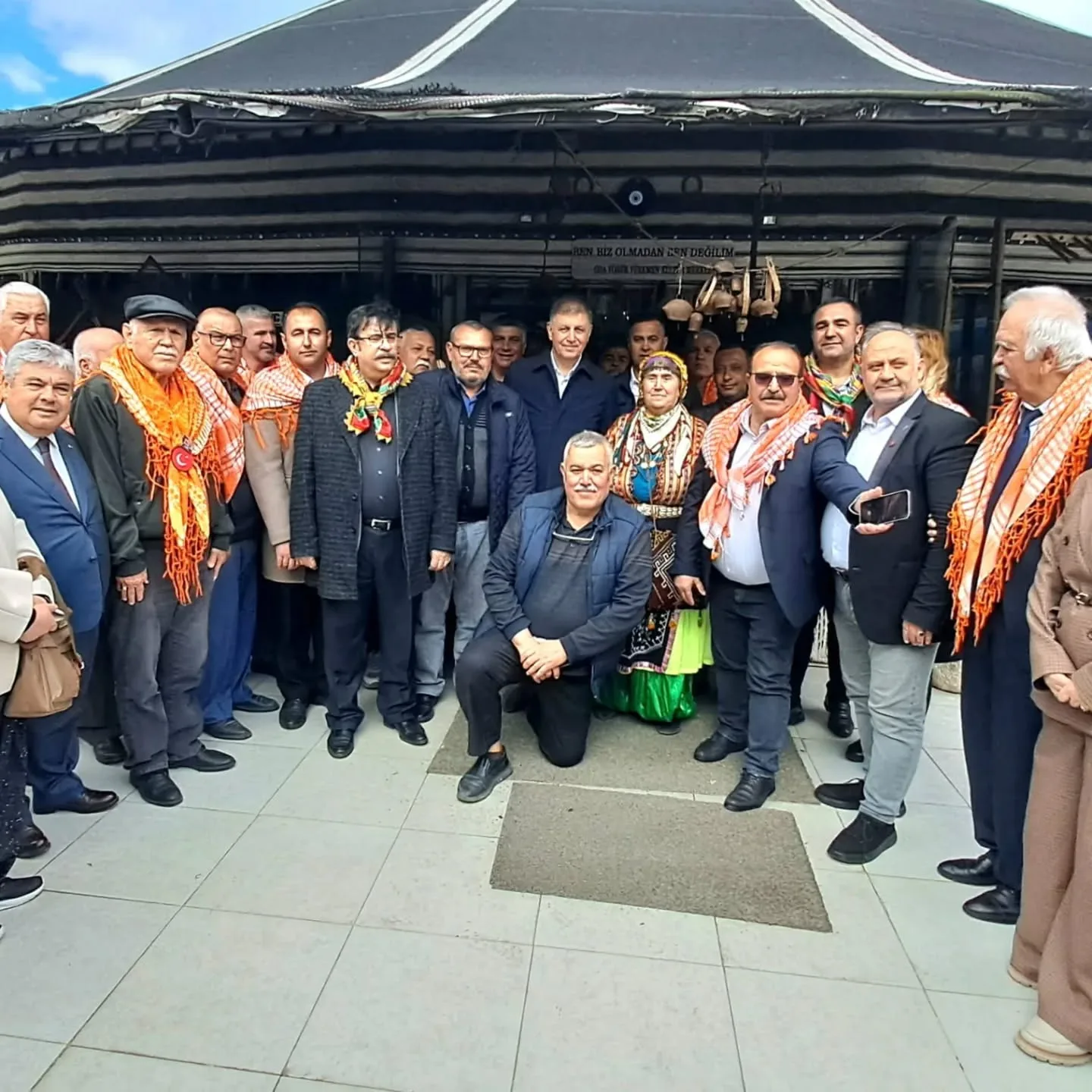 Nevruz etkinliğimizde demir dövdük ateşten atladık eğlendik. baharın gelişini Neşe içinde…