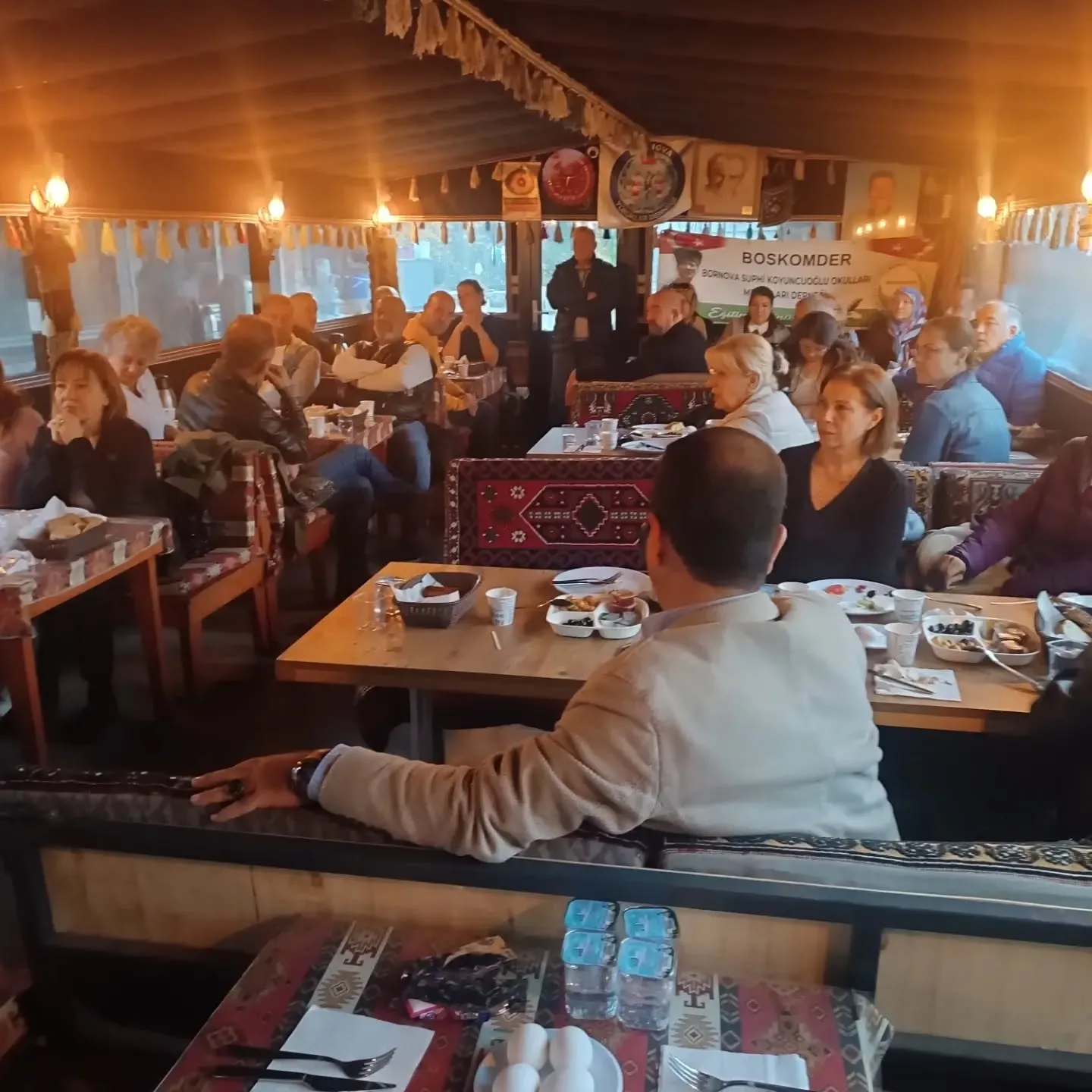 Bugün OBA Müzemizin ziyaretçileri Bornova Suphi Koyuncuoğlu lisesi Mezunlar derneğiydi . K…