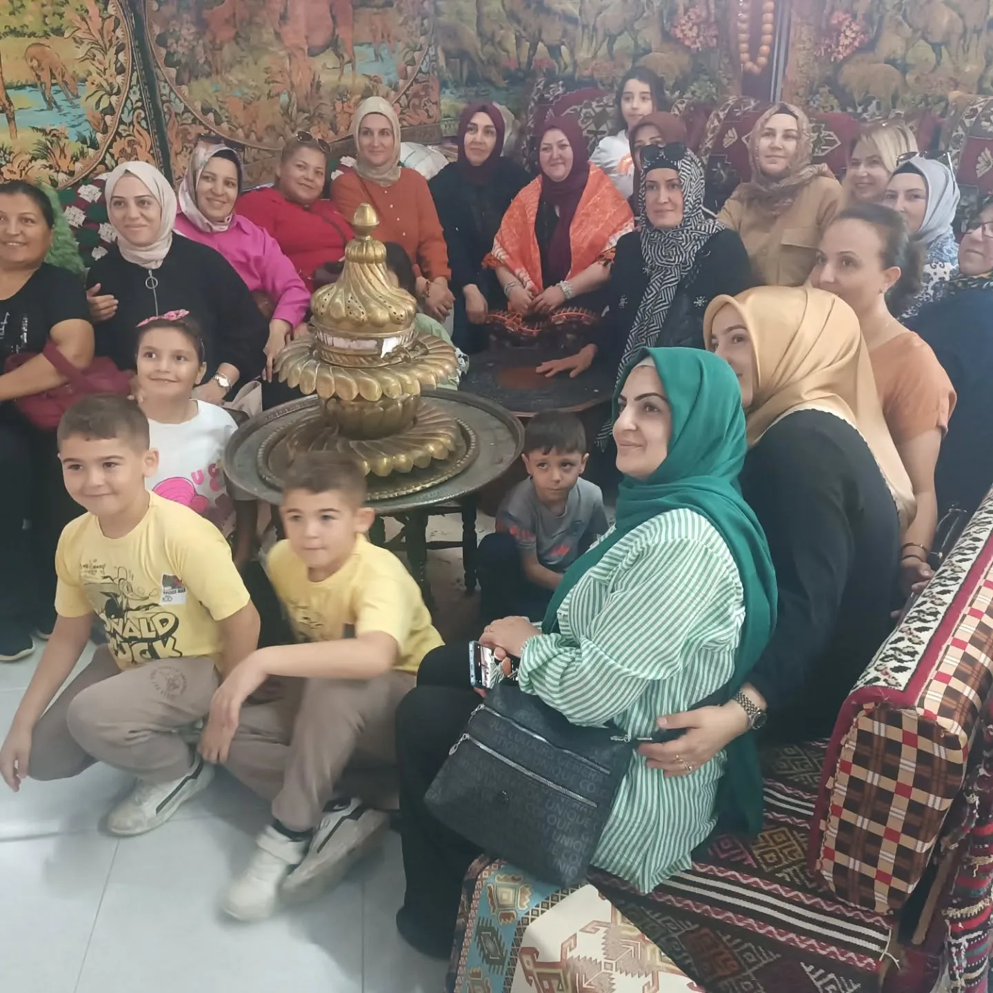 Bugün OBA müzemizin misafirleri Manisa'dan Akrabalarımızın. Emine hamin ve  arkadaşları.