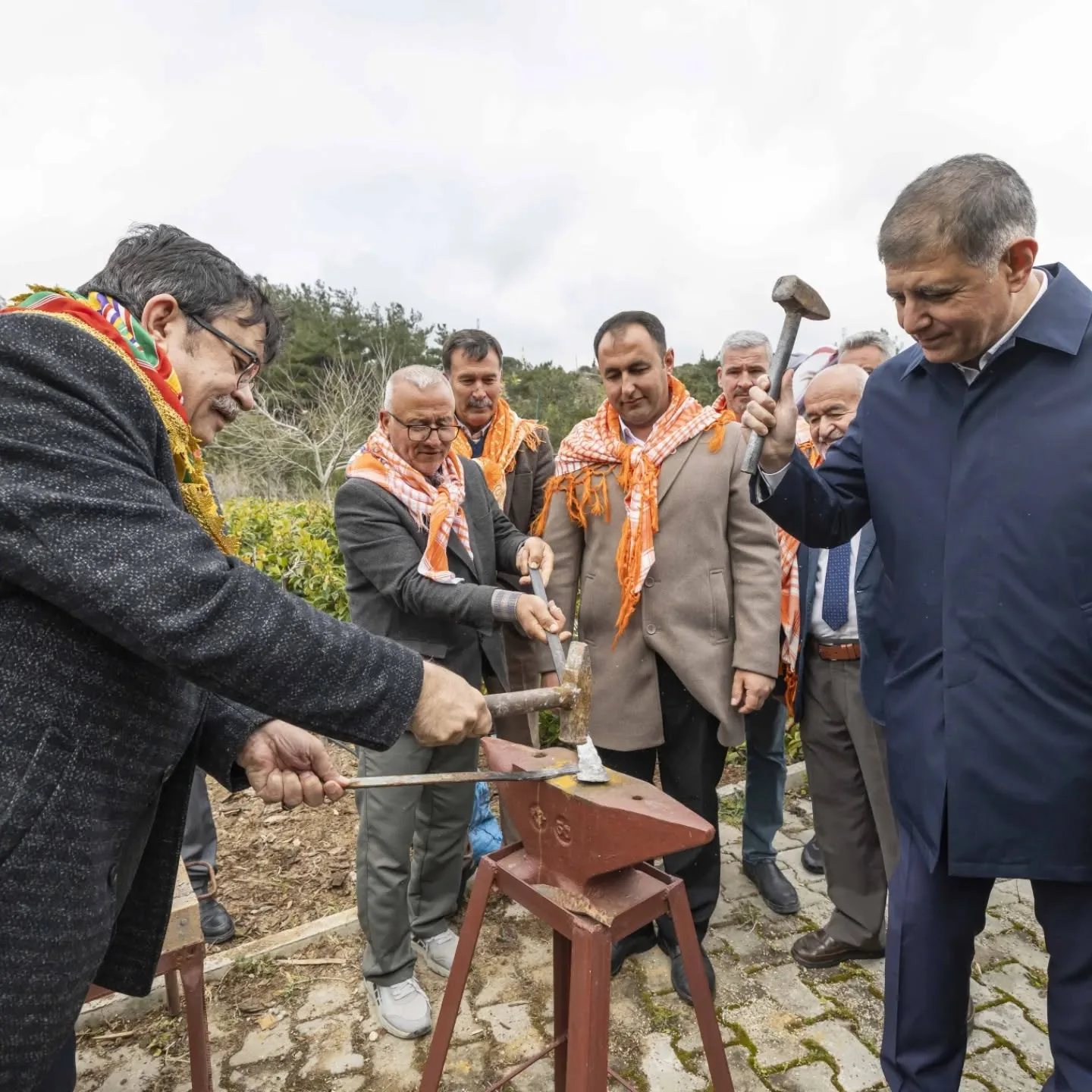 Nevruz etkinliğimizde demir dövdük ateşten atladık eğlendik. baharın gelişini Neşe içinde…