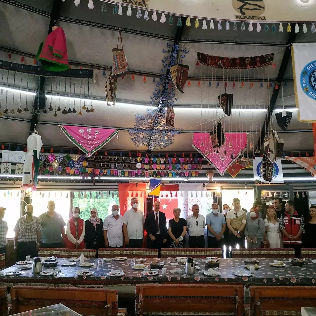 Bugün şehit ailelerimiz ile gazilerimizi misafir etmekten onur duyduk.. İzmir aile ve çalı…