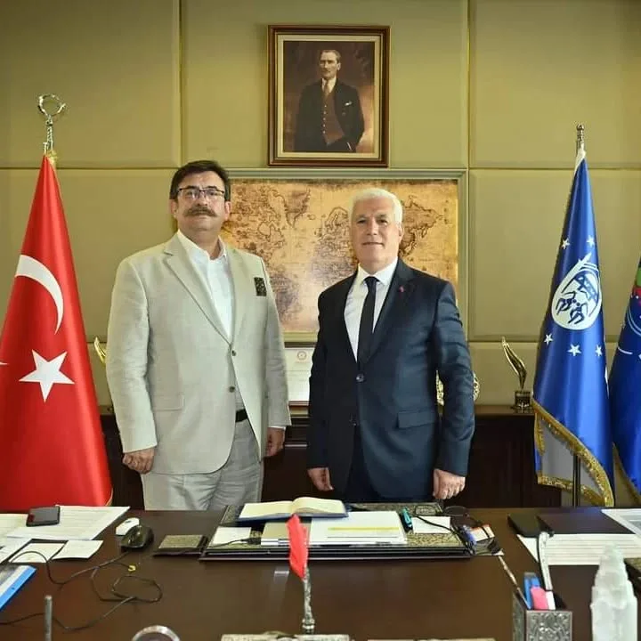 Allah yardımcın olsun seninle gurur duyuyoruz. Başarılarının devamını diliyoruz. Fahrettin…